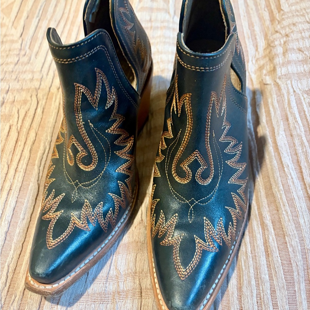 Ariat Black Ankle Boots with Tan Embroidery